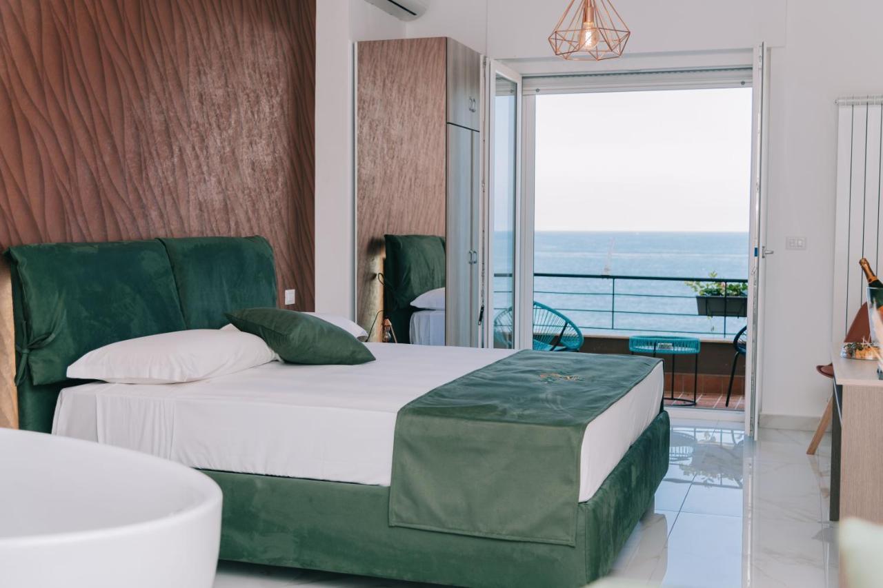 Frontemare Suite Castellammare di Stabia Exteriör bild