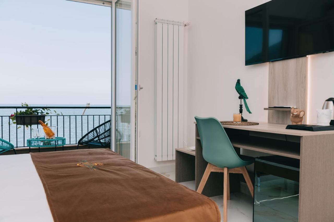 Frontemare Suite Castellammare di Stabia Exteriör bild